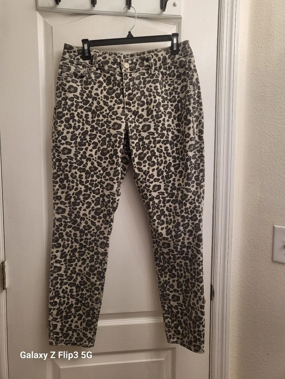 LOFT Curvy Skinny Leopard Print Jeans Size 8/29 Pre-owned